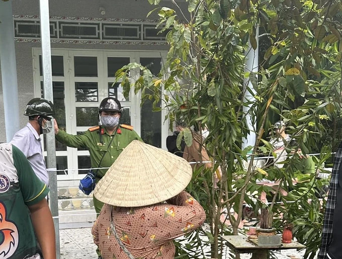 Lực lượng công an có mặt tại hiện trường. ẢNH: CTV Lực lượng công an có mặt tại hiện trường. ẢNH: CTV