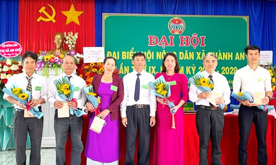 Ban Chấp hành Hội Nông dân xã Thành An (thị xã An Khê) nhiệm kỳ 2023-2028 ra mắt đại hội. Ảnh: Vũ Hùng