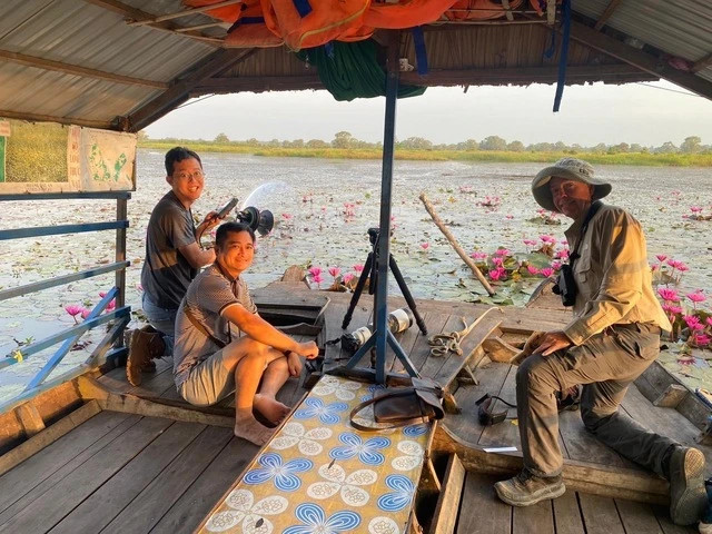 TS Callyn York (phải) và ông Nguyễn Hoài Bảo (giữa). Ảnh: Quang Viên