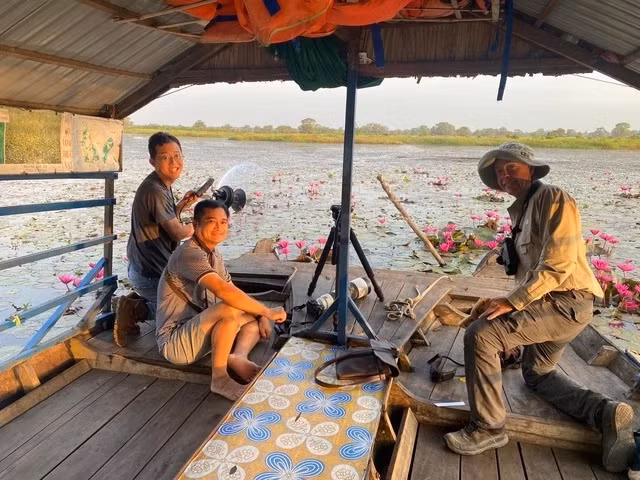 TS Callyn York (phải) và ông Nguyễn Hoài Bảo (giữa). Ảnh: Quang Viên