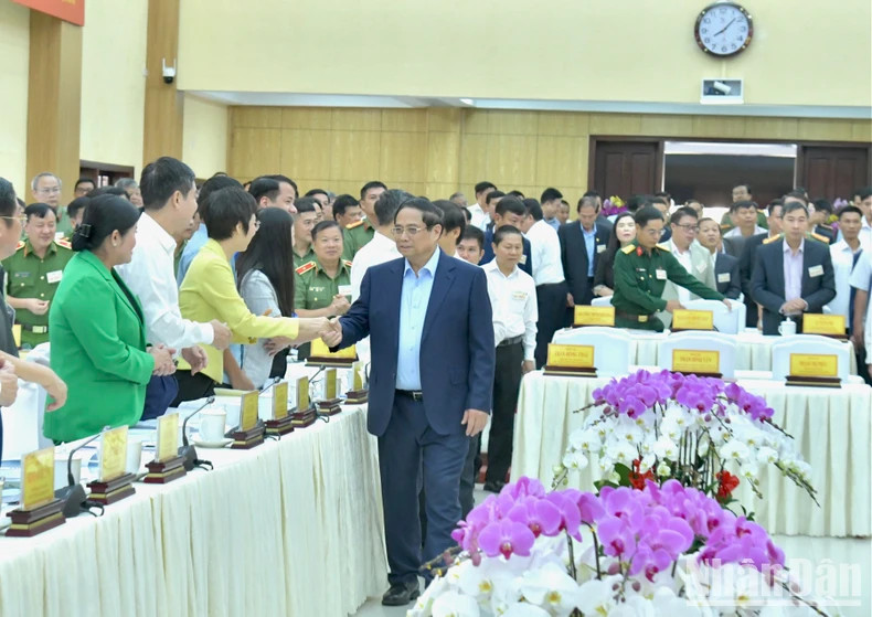 Thủ tướng Phạm Minh Chính với các đại biểu tham dự Hội nghị. (Ảnh: Thanh Giang) Thủ tướng Phạm Minh Chính với các đại biểu tham dự Hội nghị. (Ảnh: Thanh Giang)