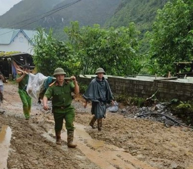 Tìm thấy thêm nhiều thi thể tại hiện trường vụ sạt lở.