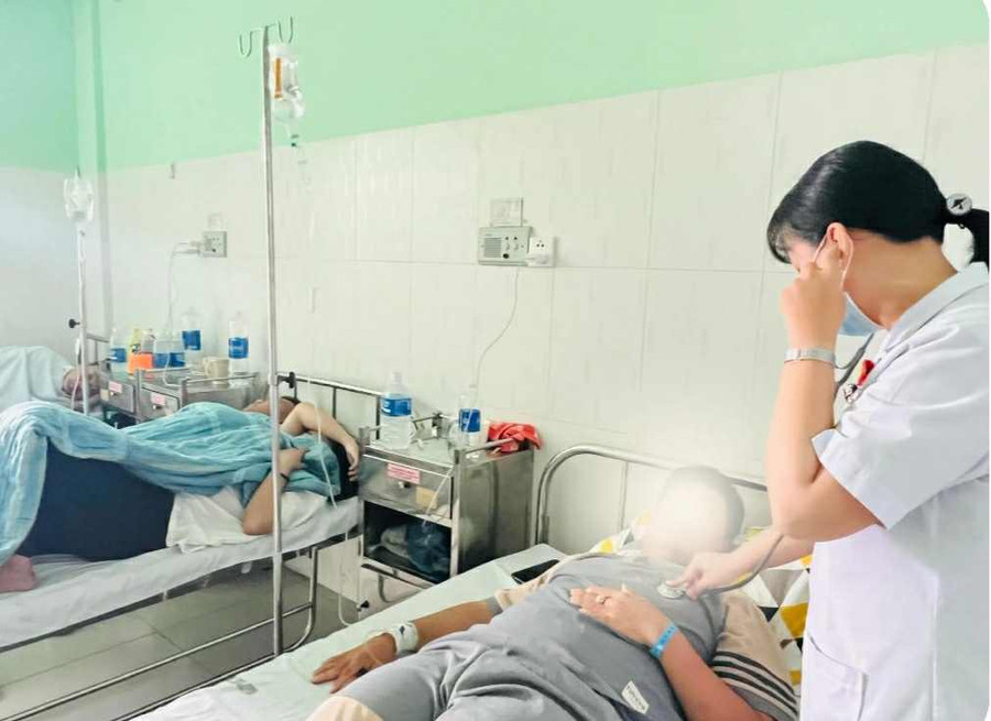 Số bệnh nhân ngộ độc thực phẩm sau khi ăn bánh mì tăng lên 141 người Số bệnh nhân ngộ độc thực phẩm sau khi ăn bánh mì tăng lên 141 người