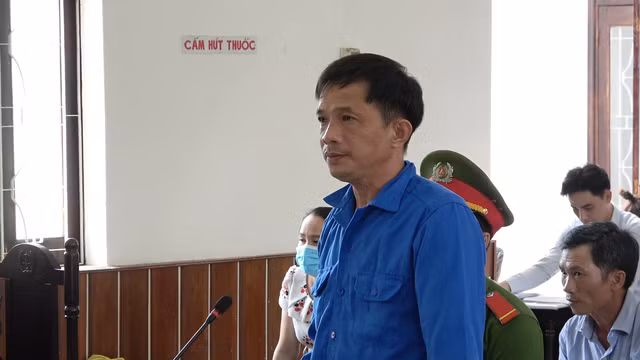 Bị cáo Phan Ngọc Vinh tại tòa. Ảnh: N.X