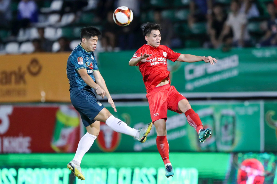 HAGL (trái) cần có sự đột phá về lối chơi