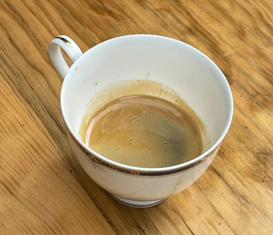 Màu sắc thành phẩm sau khi pha bột rễ bồ công anh. Ảnh NVCC