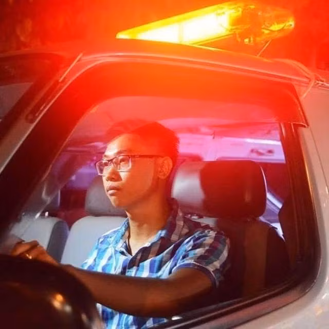 Lê Anh Tuấn đã thực hiện hơn 1.000 chuyến xe vận chuyển nạn nhân TNGT miễn phí trong hơn 5 năm qua. Tác giả cung cấp