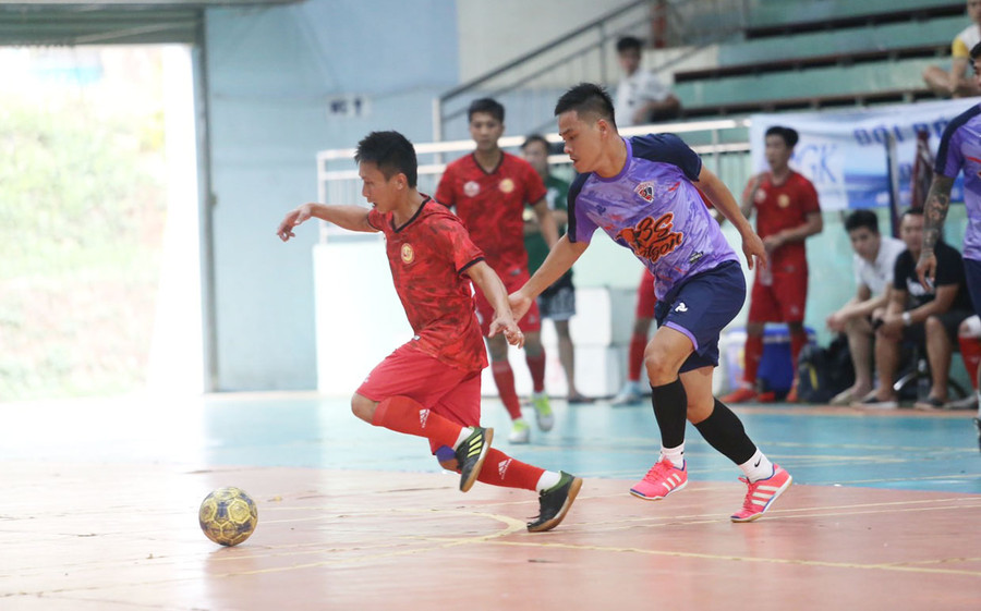 Các trận đấu diễn ra với tốc độ nhanh và có nhiều bàn thắng. Ảnh: Lê Văn Ngọc Các trận đấu diễn ra với tốc độ nhanh và có nhiều bàn thắng. Ảnh: Lê Văn Ngọc