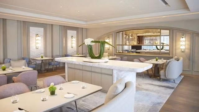 Bên trong nhà hàng Sézanne đứng số 1 trong danh sách và đã đạt 2 sao Michelin. Bên trong nhà hàng Sézanne đứng số 1 trong danh sách và đã đạt 2 sao Michelin.