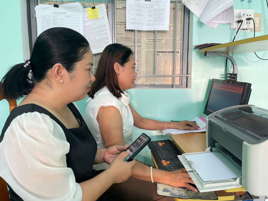 Hội LHPN phường Hòa Bình sử dụng các nền tảng mạng xã hội để triển khai công việc cũng như kết nối hội viên. Ảnh: Vũ Chi Hội LHPN phường Hòa Bình sử dụng các nền tảng mạng xã hội để triển khai công việc cũng như kết nối hội viên. Ảnh: Vũ Chi