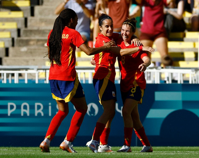 Mariona (8) có màn tỏa sáng mang về thắng lợi 2-1 cho Tây Ban Nha ở ngày ra quân Mariona (8) có màn tỏa sáng mang về thắng lợi 2-1 cho Tây Ban Nha ở ngày ra quân