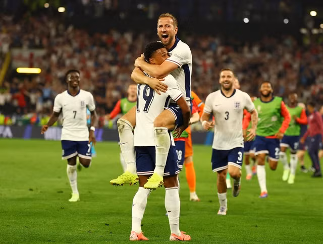 ... được chính Harry Kane chia sẻ niềm vui