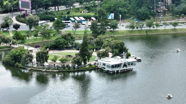 Nhà hàng Thủy Tạ có vị trí đắc địa bậc nhất Đà Lạt. Ảnh: Gia Bình Nhà hàng Thủy Tạ có vị trí đắc địa bậc nhất Đà Lạt. Ảnh: Gia Bình