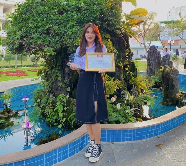 Nguyễn Thị Kim Ngân trở thành sinh viên tốt nghiệp sớm loại xuất sắc. Ảnh NVCC