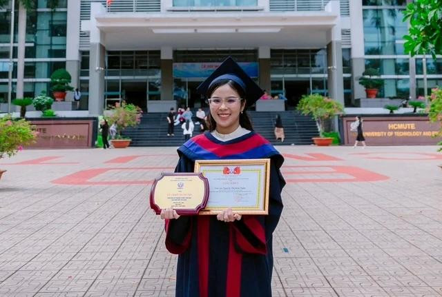Kim Ngân là sinh viên tốt nghiệp sớm loại xuất sắc. Ảnh NVCC