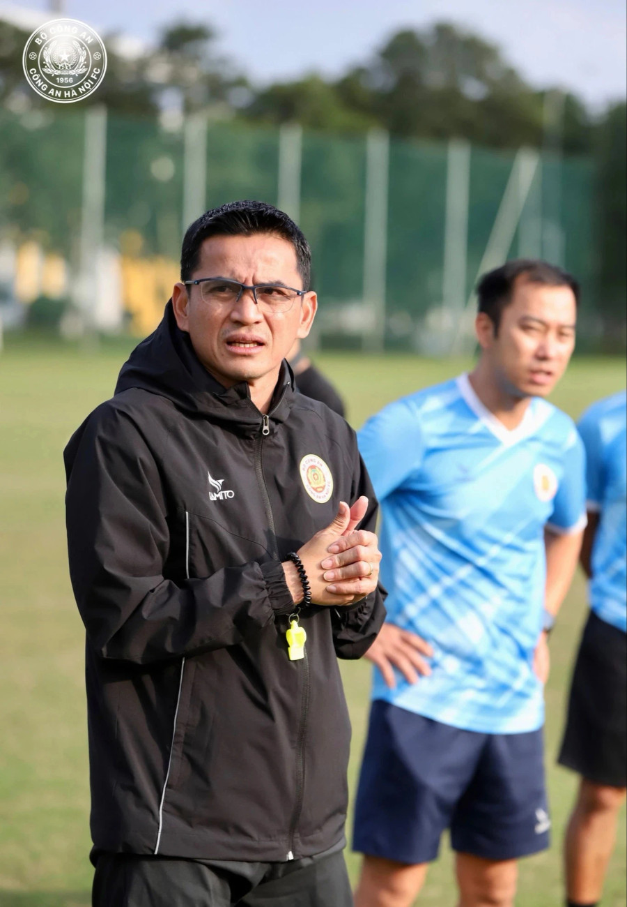 HLV Kiatisak là &quot;thuyền trưởng&quot; thứ 3 của CLB Công an Hà Nội kể từ đầu mùa