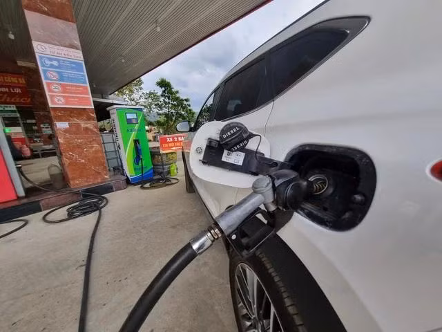 Giá xăng trong nước chiều nay có thể tăng nhẹ Giá xăng trong nước chiều nay có thể tăng nhẹ