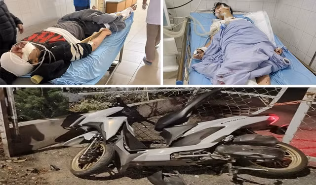 Bị tấn công nhầm nên xe máy chở 2 nam sinh va vào đuôi xe tải rồi lao vào hàng rào nhà dân khiến cả hai bị thương rất nặng.