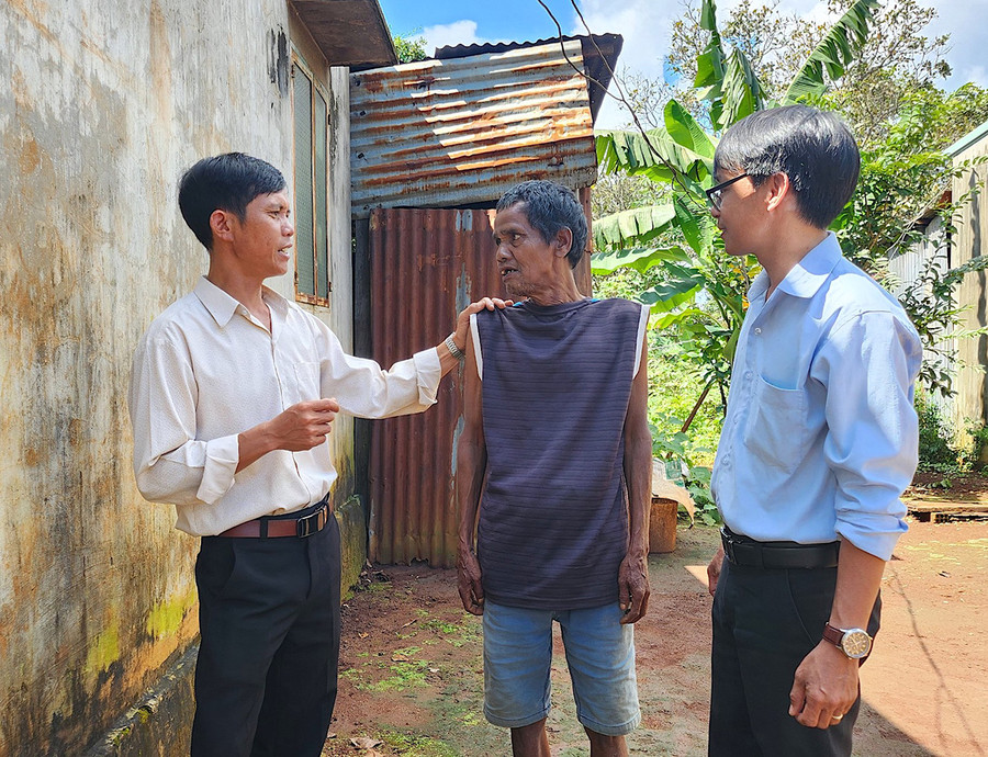 Thông qua công tác truyền thông, hộ nghèo, cận nghèo trên địa bàn huyện Ia Grai đã cơ bản nắm được các thông tin, chính sách về giảm nghèo bền vững. Ảnh: Mộc Trà