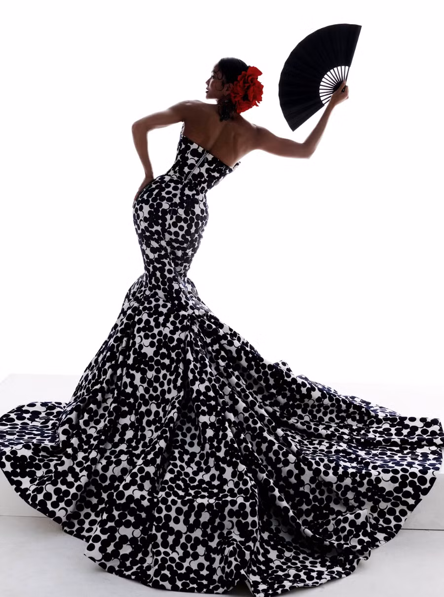 Hoa hậu Hoàn vũ Việt Nam 2017 tiết lộ hiện tại cô đang tất bật với lịch trình làm việc dày đặc. H'Hen Niê cho biết trong thời gian tới, cô sẽ xuất hiện nhiều hơn trên sóng truyền hình và hy vọng khán giả sẽ đón nhận những dự án mới của mình. Ảnh: Milor Trần