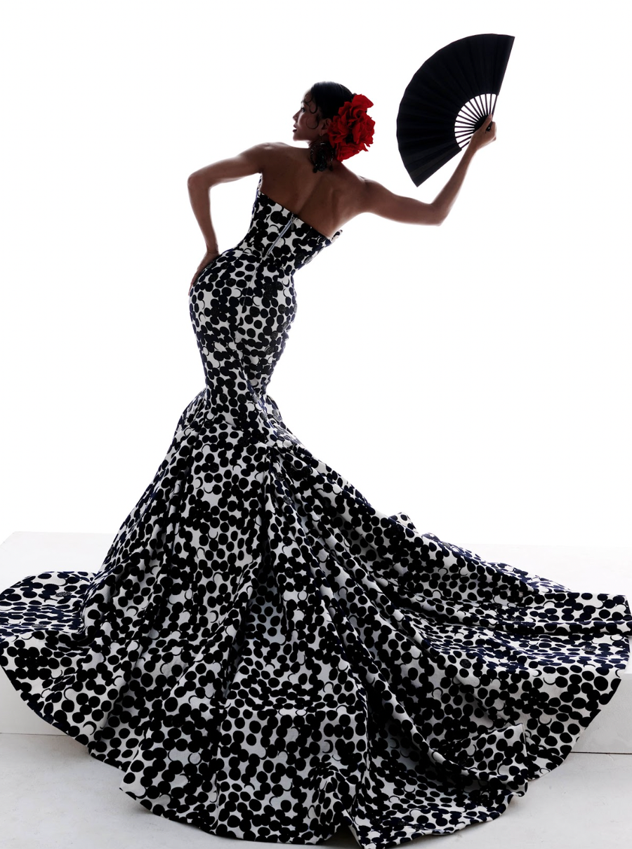 Hoa hậu Hoàn vũ Việt Nam 2017 tiết lộ hiện tại cô đang tất bật với lịch trình làm việc dày đặc. H&apos;Hen Niê cho biết trong thời gian tới, cô sẽ xuất hiện nhiều hơn trên sóng truyền hình và hy vọng khán giả sẽ đón nhận những dự án mới của mình. Ảnh: Milor Trần