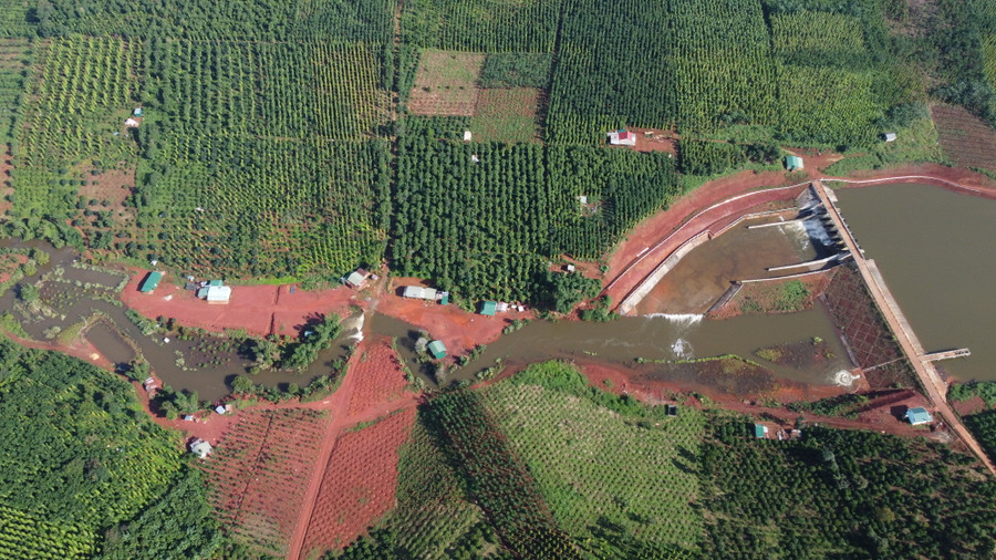 Rất nhiều nhà dân phía dưới hạ lưu dự án. Rất nhiều nhà dân phía dưới hạ lưu dự án.