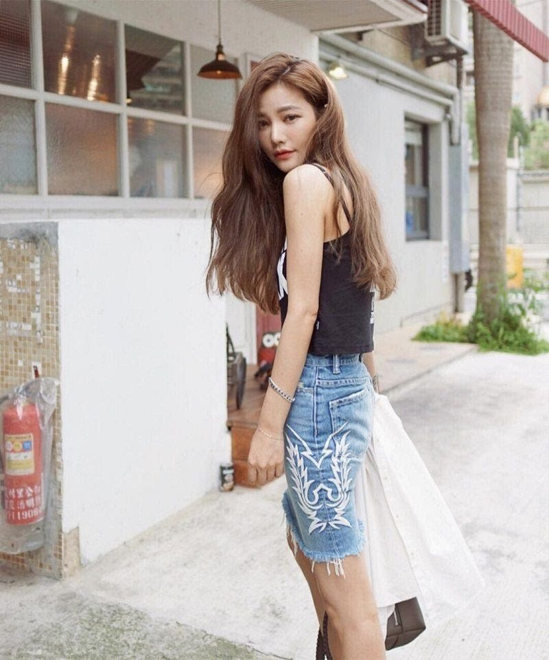 Hai năm sau đó, tên Lure Hsu một lần nữa gây sốt trở lại và thu hút thêm lượng lớn người hâm mộ mới bị chinh phục bởi sắc vóc cực phẩm của người đẹp bị thời gian bỏ quên.