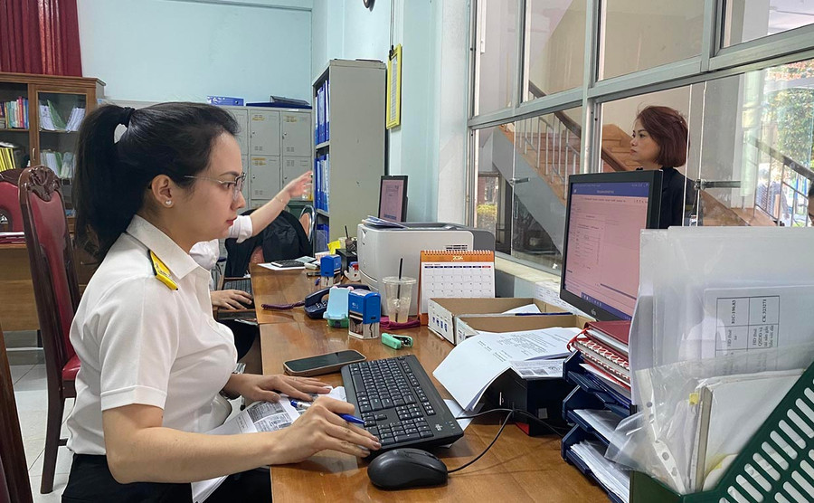 Ngành Thuế tiếp tục rà soát, cắt giảm, đơn giản hóa TTHC tạo điều kiện thuận lợi cho người nộp thuế. Ảnh: Sơn Ca