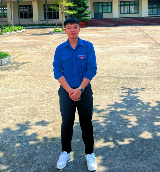 Diệp Trương Minh Triệu là sinh viên nổi bật của Phân hiệu Trường ĐH Thuỷ Lợi. Ảnh: Phong Linh Diệp Trương Minh Triệu là sinh viên nổi bật của Phân hiệu Trường ĐH Thuỷ Lợi. Ảnh: Phong Linh