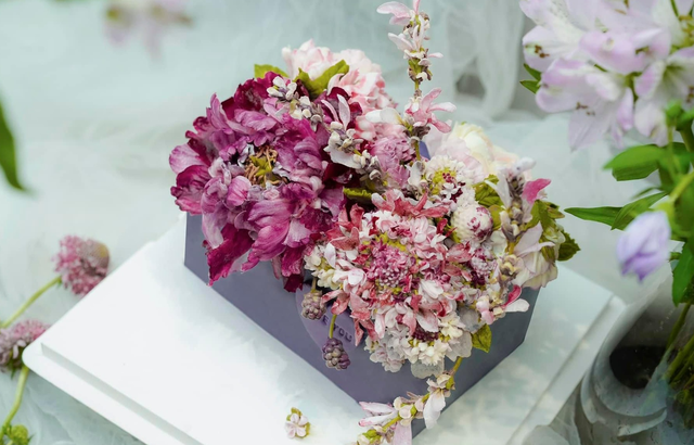 Chàng trai khiến cho bánh kem phải… nở hoa - Ảnh 3. Bánh hoa giấy gạo của anh Tín. Ảnh: NVCC