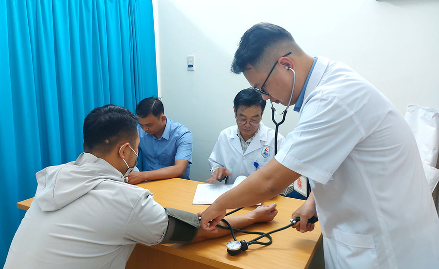 Giám định thương tích tại Trung tâm Pháp y tỉnh. Ảnh: N.T