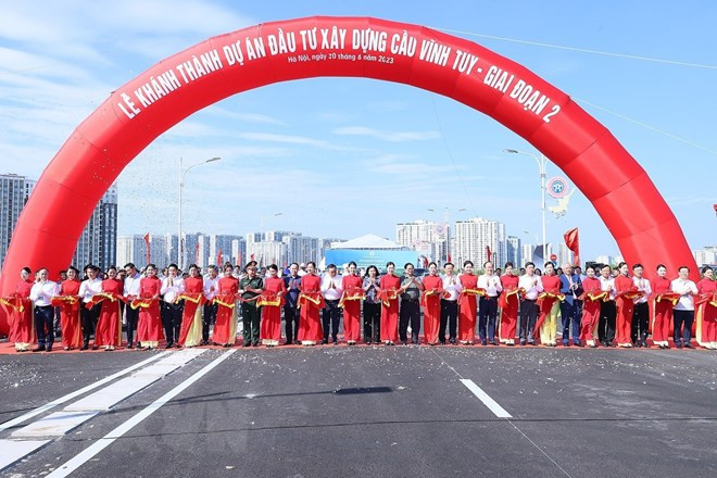 Sáng 30/8/2023, tại Hà Nội, Thủ tướng Phạm Minh Chính dự Lễ Khánh thành Dự án Đầu tư Xây dựng Cầu Vĩnh Tuy giai đoạn 2. (Ảnh: Dương Giang/TTXVN) Sáng 30/8/2023, tại Hà Nội, Thủ tướng Phạm Minh Chính dự Lễ Khánh thành Dự án Đầu tư Xây dựng Cầu Vĩnh Tuy giai đoạn 2. (Ảnh: Dương Giang/TTXVN)