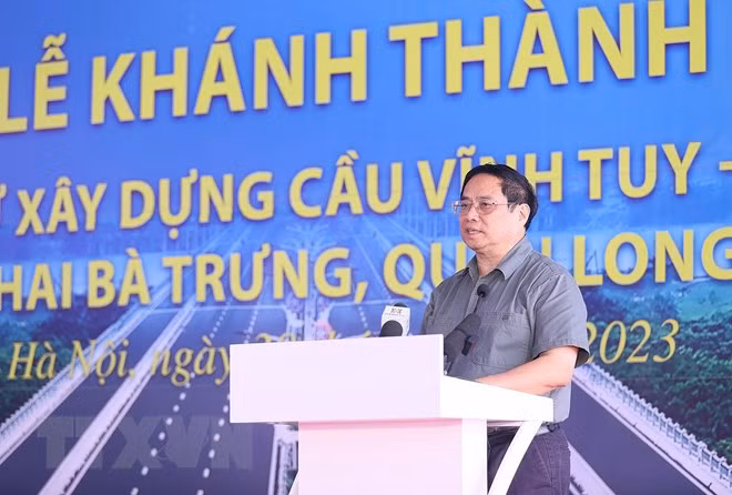 Thủ tướng Phạm Minh Chính phát biểu tại Lễ Khánh thành Cầu Vĩnh Tuy giai đoạn 2. (Ảnh: Dương Giang/TTXVN)