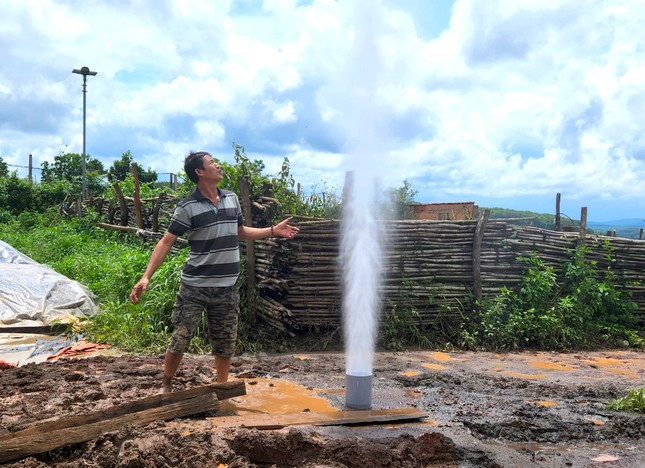 Mạch nước ngầm phun cao sau dư chấn động đất