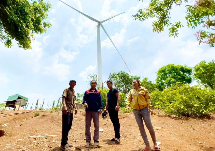 Người dân bức xúc do chưa bồi thường xong đã vận hành dự án. Người dân bức xúc do chưa bồi thường xong đã vận hành dự án.