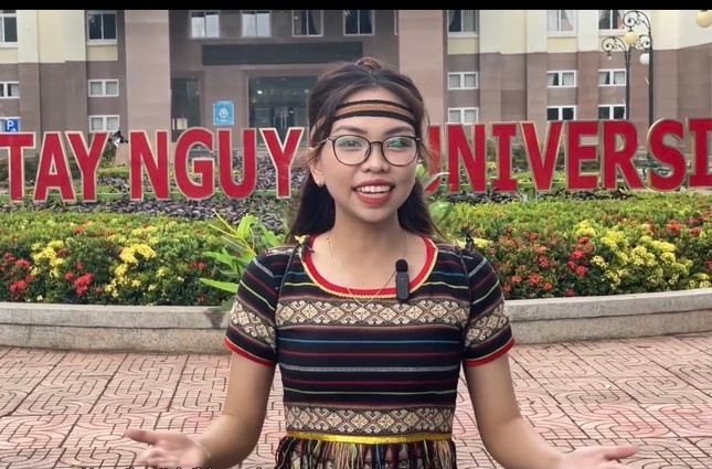 Huyền Trân tích cực tuyên truyền tới các bạn sinh viên, đặc biệt là sinh viên dân tộc thiểu số thực hiện “5K” hiểu rõ hơn các quan điểm chính sách của Đảng và nhà nước; bình tĩnh, tỉnh táo, tin tưởng và bảo vệ nền tảng tư tưởng của Đảng