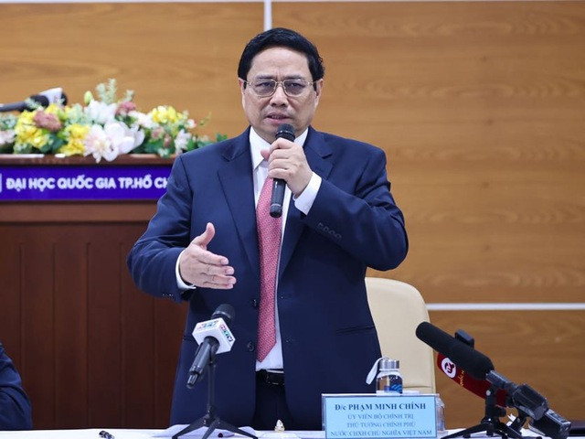 Thủ tướng Phạm Minh Chính nêu rõ, thời gian tới, hoạt động đào tạo của ĐHQG TPHCM theo hướng "đúng, trúng", bám sát quy hoạch, nhu cầu phát triển của đất nước, của vùng, các ngành, lĩnh vực đang cần - Ảnh: VGP/Nhật Bắc Thủ tướng Phạm Minh Chính nêu rõ, thời gian tới, hoạt động đào tạo của ĐHQG TPHCM theo hướng "đúng, trúng", bám sát quy hoạch, nhu cầu phát triển của đất nước, của vùng, các ngành, lĩnh vực đang cần - Ảnh: VGP/Nhật Bắc