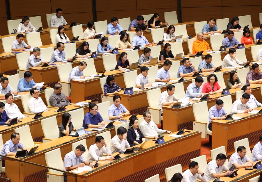 Các đại biểu trên nghị trường kỳ họp thứ 7. (Ảnh: TTXVN) Các đại biểu trên nghị trường kỳ họp thứ 7. (Ảnh: TTXVN)