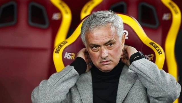 HLV Mourinho hài lòng với những gì mà các cầu thủ AS Roma đã thể hiện. Ảnh: AFP HLV Mourinho hài lòng với những gì mà các cầu thủ AS Roma đã thể hiện. Ảnh: AFP