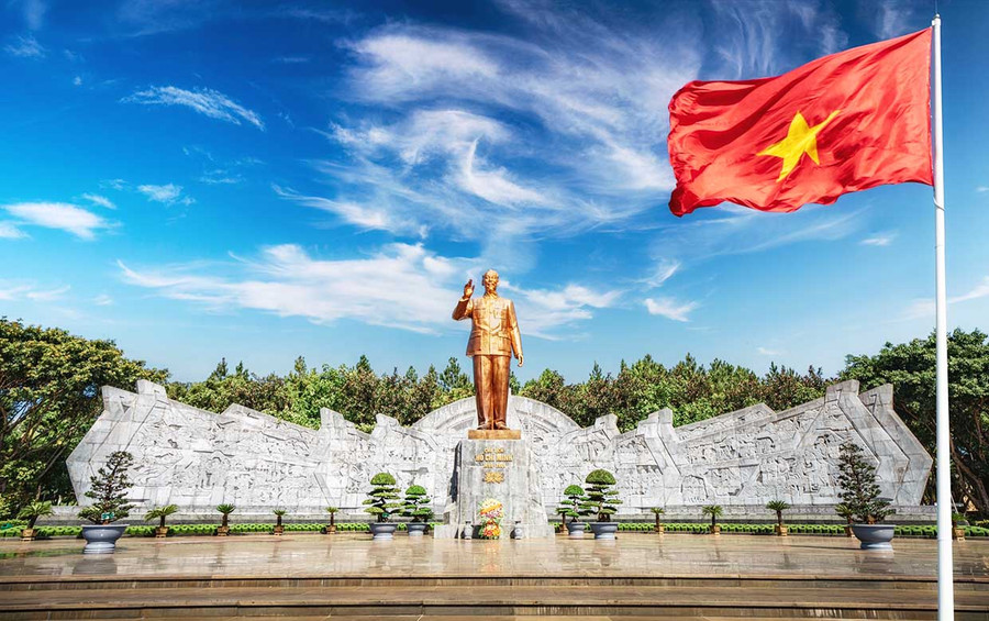 Tượng đài Bác Hồ với các dân tộc Tây Nguyên tại Quảng trường Đại Đoàn Kết (TP. Pleiku) là niềm tự hào của người dân Gia Lai nói riêng, Tây Nguyên nói chung. Ảnh: Hòa Carol