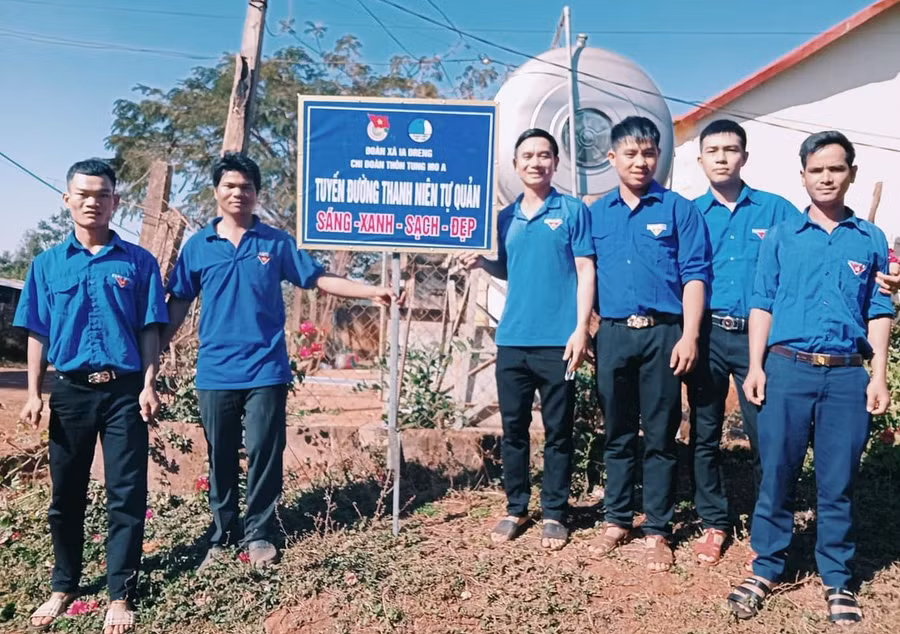 Hội LHTN Việt Nam xã Ia Dreng (huyện Chư Pưh) triển khai các công trình chào mừng đại hội. Ảnh: P.L