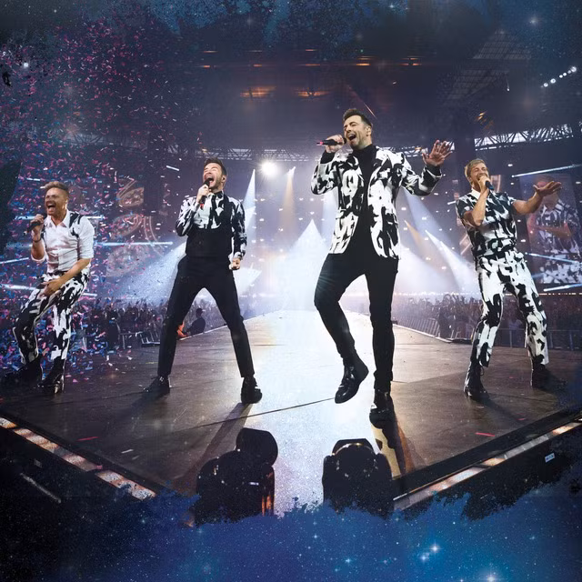 Nhiều fan mạo hiểm mua vé chợ đen để được xem Westlife biểu diễn tại Việt Nam. FBNV