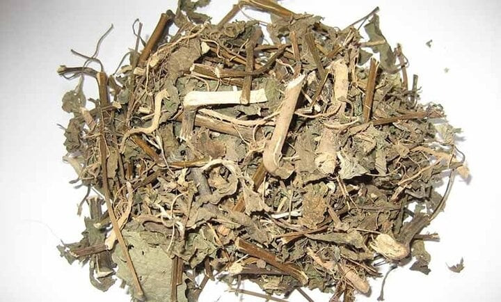 Việc tự ý dùng thuốc nam khi chưa có chỉ định của bác sĩ dẫn đến nhiều hệ lụy khó lường. (Ảnh minh họa) Việc tự ý dùng thuốc nam khi chưa có chỉ định của bác sĩ dẫn đến nhiều hệ lụy khó lường. (Ảnh minh họa)