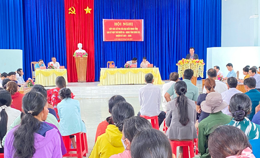 Quang cảnh buổi tiếp xúc cử tri. Ảnh: Mai Linh