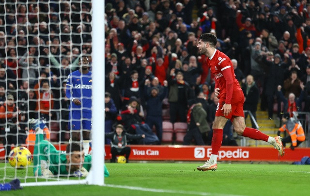 Dominik Szoboszlai ghi bàn thắng thứ ba cho "The Kop". Dominik Szoboszlai ghi bàn thắng thứ ba cho "The Kop".