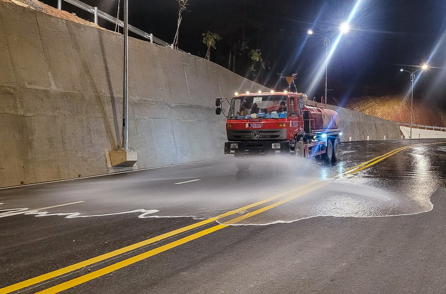 Nhà thầu rửa đường, đảm bảo sạch sẽ, êm thuận đoạn cuối tuyến trước ngày thông đường Nhà thầu rửa đường, đảm bảo sạch sẽ, êm thuận đoạn cuối tuyến trước ngày thông đường