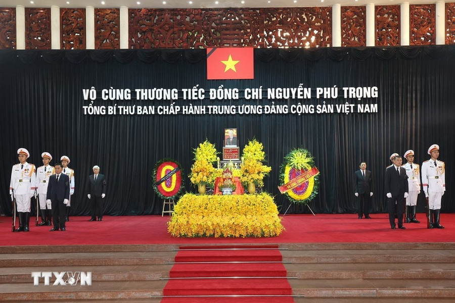 Linh cữu Tổng Bí thư Nguyễn Phú Trọng quàn tại Nhà tang lễ Quốc gia số 5 Trần Thánh Tông, Hà Nội. (Ảnh: TTXVN) Linh cữu Tổng Bí thư Nguyễn Phú Trọng quàn tại Nhà tang lễ Quốc gia số 5 Trần Thánh Tông, Hà Nội. (Ảnh: TTXVN)