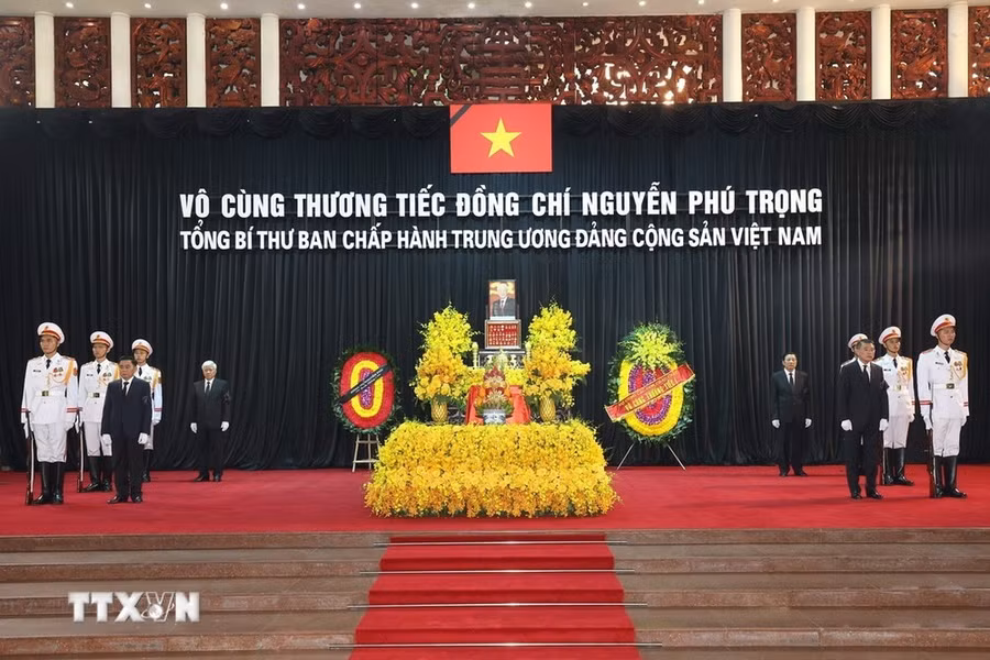 Linh cữu Tổng Bí thư Nguyễn Phú Trọng quàn tại Nhà tang lễ Quốc gia số 5 Trần Thánh Tông, Hà Nội. (Ảnh: TTXVN)
