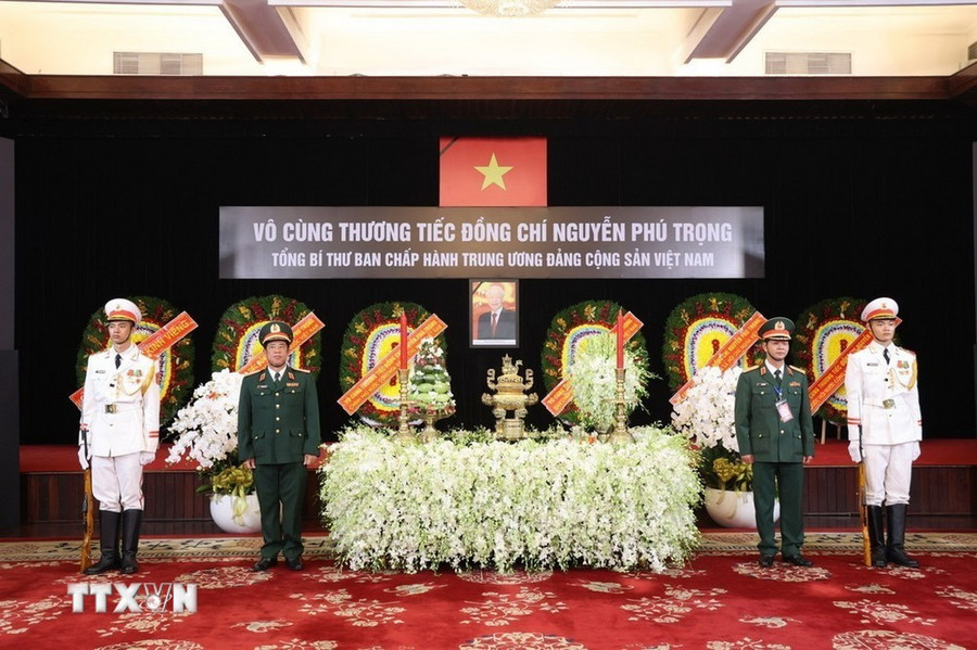 Di ảnh Tổng Bí thư Nguyễn Phú Trọng được đặt trang trọng trong Hội trường Thống Nhất, Thành phố Hồ Chí Minh. (Ảnh: TTXVN) Di ảnh Tổng Bí thư Nguyễn Phú Trọng được đặt trang trọng trong Hội trường Thống Nhất, Thành phố Hồ Chí Minh. (Ảnh: TTXVN)