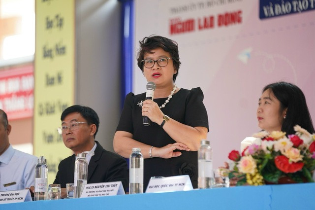 PGS-TS Nguyễn Thu Thủy tư vấn, hướng nghiệp cho thí sinh TP HCM trong chương trình “Đưa trường học đến thí sinh 2024” do Báo Người Lao Động tổ chức. Ảnh: QUANG LIÊM PGS-TS Nguyễn Thu Thủy tư vấn, hướng nghiệp cho thí sinh TP HCM trong chương trình “Đưa trường học đến thí sinh 2024” do Báo Người Lao Động tổ chức. Ảnh: QUANG LIÊM